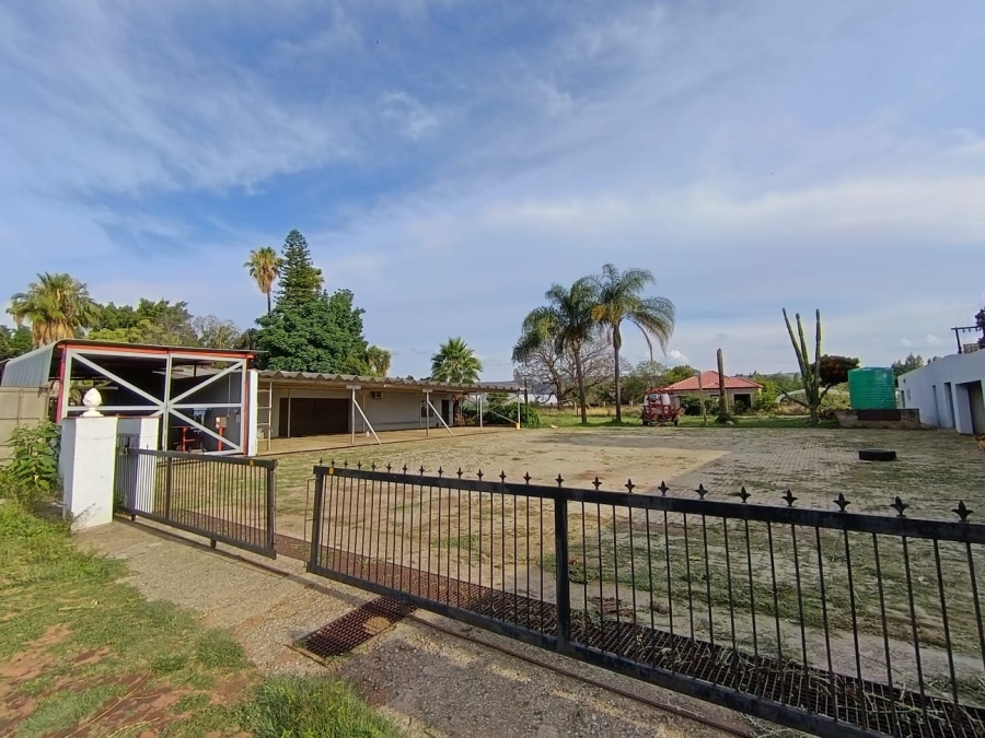 4 Bedroom Property for Sale in Mooinooi North West